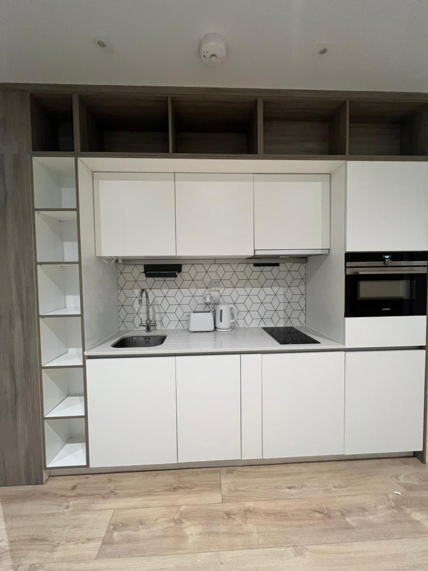 Voyager Haus Apartments, Ev Charging Stations, London Heathrow Airport, Lhr, Terminal 4, Re-energise & Go Apartment