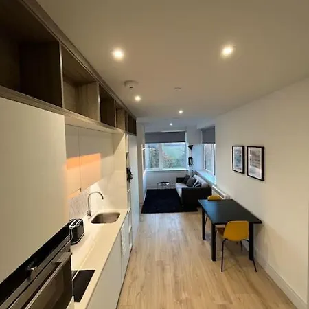 Voyager Haus Apartments, Ev Charging Stations, London Heathrow Airport, Lhr, Terminal 4, Re-Energise & Go Hillingdon Exterior photo