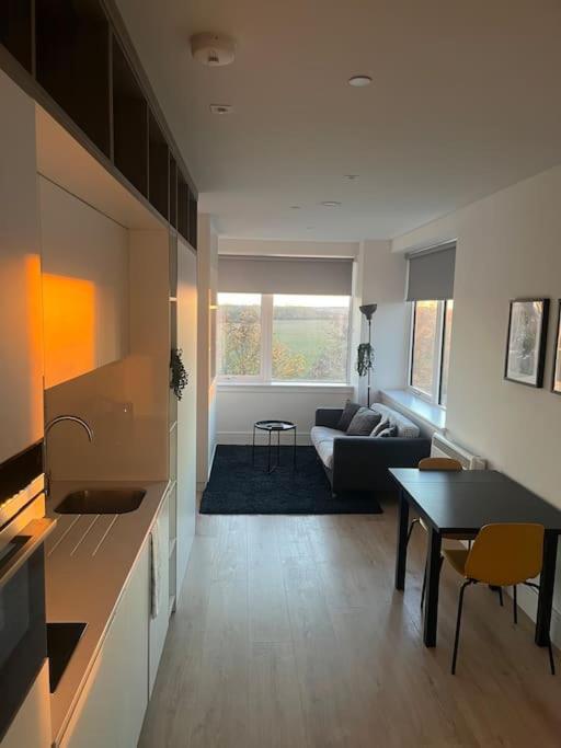 Voyager Haus Apartments, Ev Charging Stations, London Heathrow Airport, Lhr, Terminal 4, Re-energise & Go