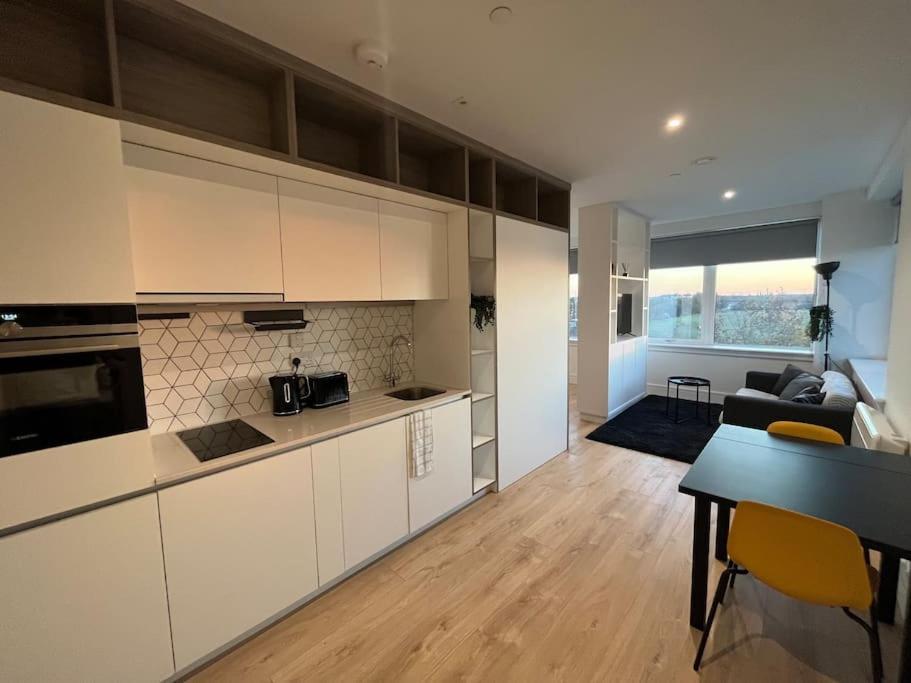 Voyager Haus Apartments, Ev Charging Stations, London Heathrow Airport, Lhr, Terminal 4, Re-energise & Go Hillingdon