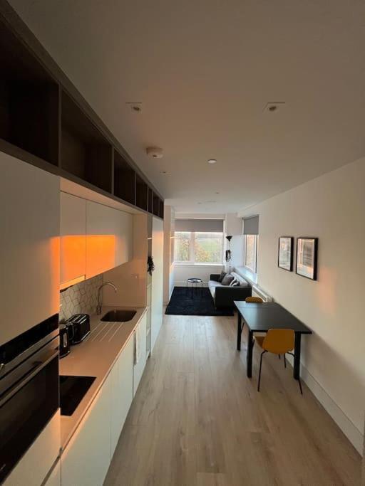 Voyager Haus Apartments, Ev Charging Stations, London Heathrow Airport, Lhr, Terminal 4, Re-energise & Go