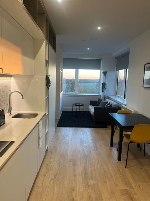 Voyager Haus Apartments, Ev Charging Stations, London Heathrow Airport, Lhr, Terminal 4, Re-energise & Go