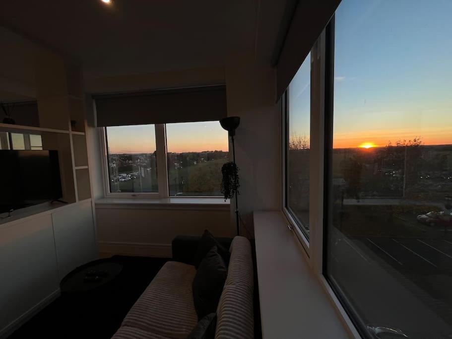 Voyager Haus Apartments, Ev Charging Stations, London Heathrow Airport, Lhr, Terminal 4, Re-energise & Go * Hillingdon