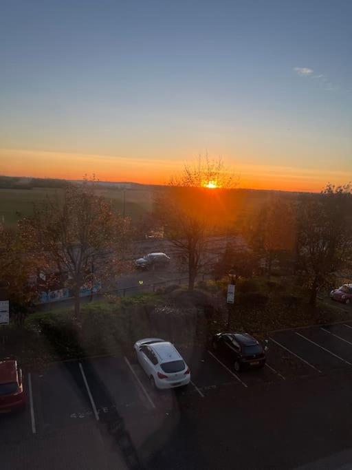 Apartment Voyager Haus Apartments, Ev Charging Stations, London Heathrow Airport, Lhr, Terminal 4, Re-energise & Go Hillingdon