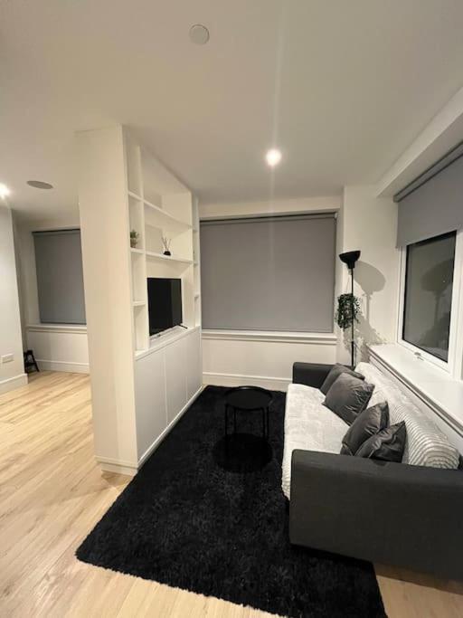 Voyager Haus Apartments, Ev Charging Stations, London Heathrow Airport, Lhr, Terminal 4, Re-energise & Go Apartment Hillingdon