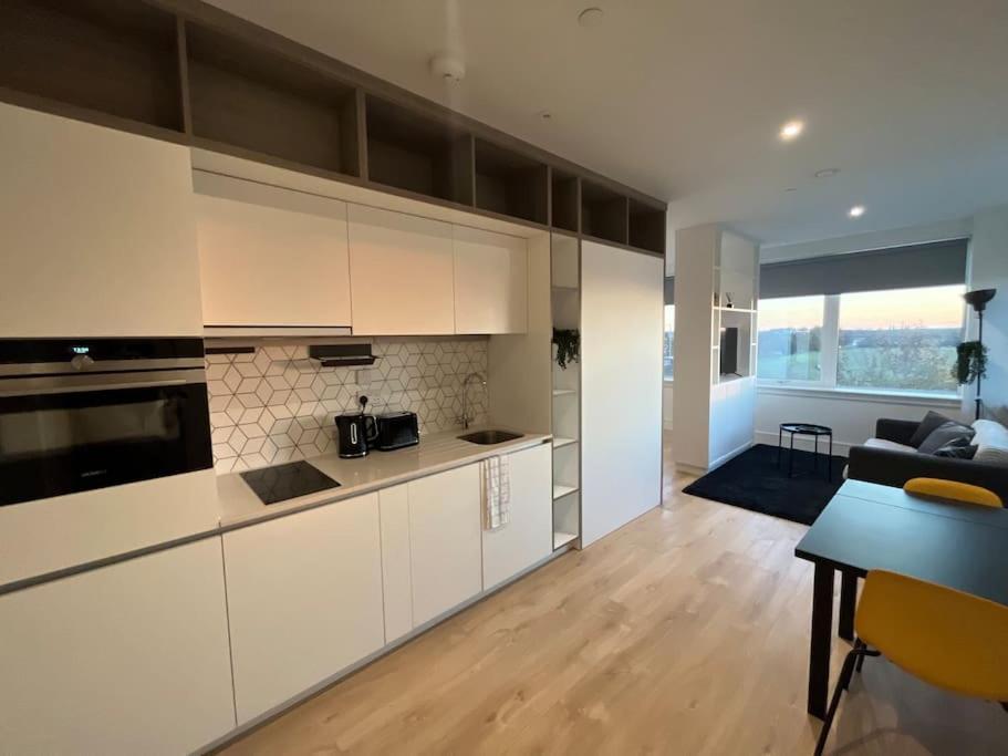 Voyager Haus Apartments, Ev Charging Stations, London Heathrow Airport, Lhr, Terminal 4, Re-energise & Go Hillingdon