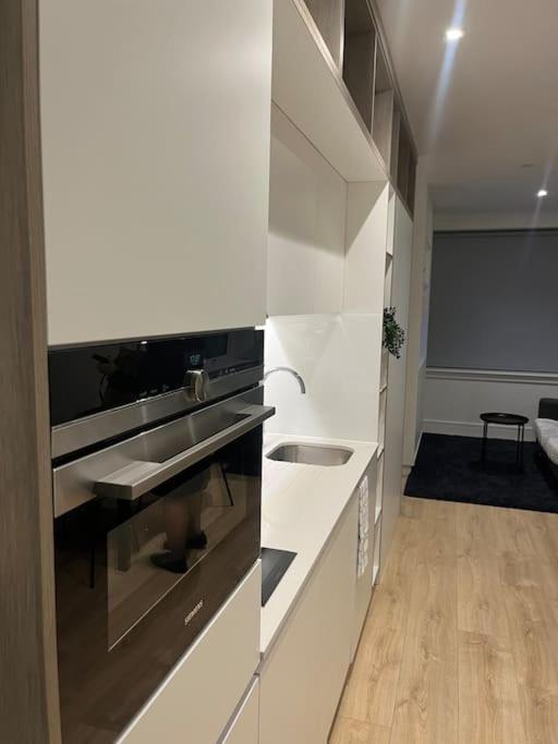 Voyager Haus Apartments, Ev Charging Stations, London Heathrow Airport, Lhr, Terminal 4, Re-energise & Go Apartment Hillingdon