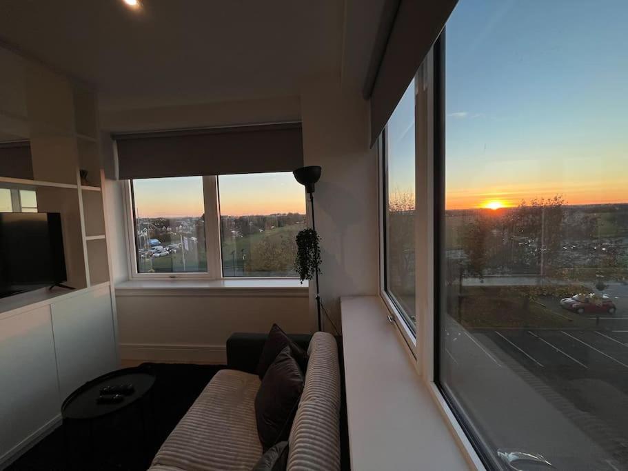 Voyager Haus Apartments, Ev Charging Stations, London Heathrow Airport, Lhr, Terminal 4, Re-energise & Go Hillingdon