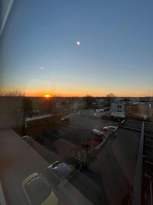Apartment Voyager Haus Apartments, Ev Charging Stations, London Heathrow Airport, Lhr, Terminal 4, Re-energise & Go Hillingdon