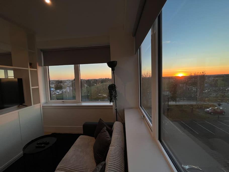 Voyager Haus Apartments, Ev Charging Stations, London Heathrow Airport, Lhr, Terminal 4, Re-energise & Go Apartment Hillingdon
