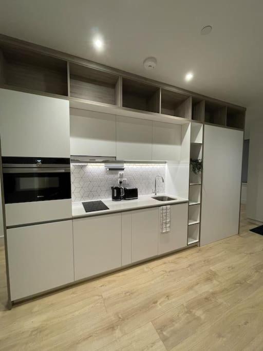 Apartment Voyager Haus Apartments, Ev Charging Stations, London Heathrow Airport, Lhr, Terminal 4, Re-energise & Go Hillingdon