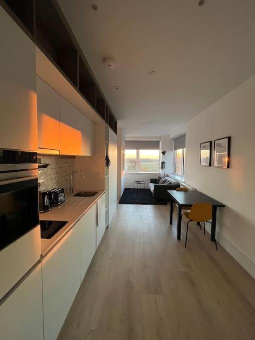 Voyager Haus Apartments, Ev Charging Stations, London Heathrow Airport, Lhr, Terminal 4, Re-energise & Go Hillingdon