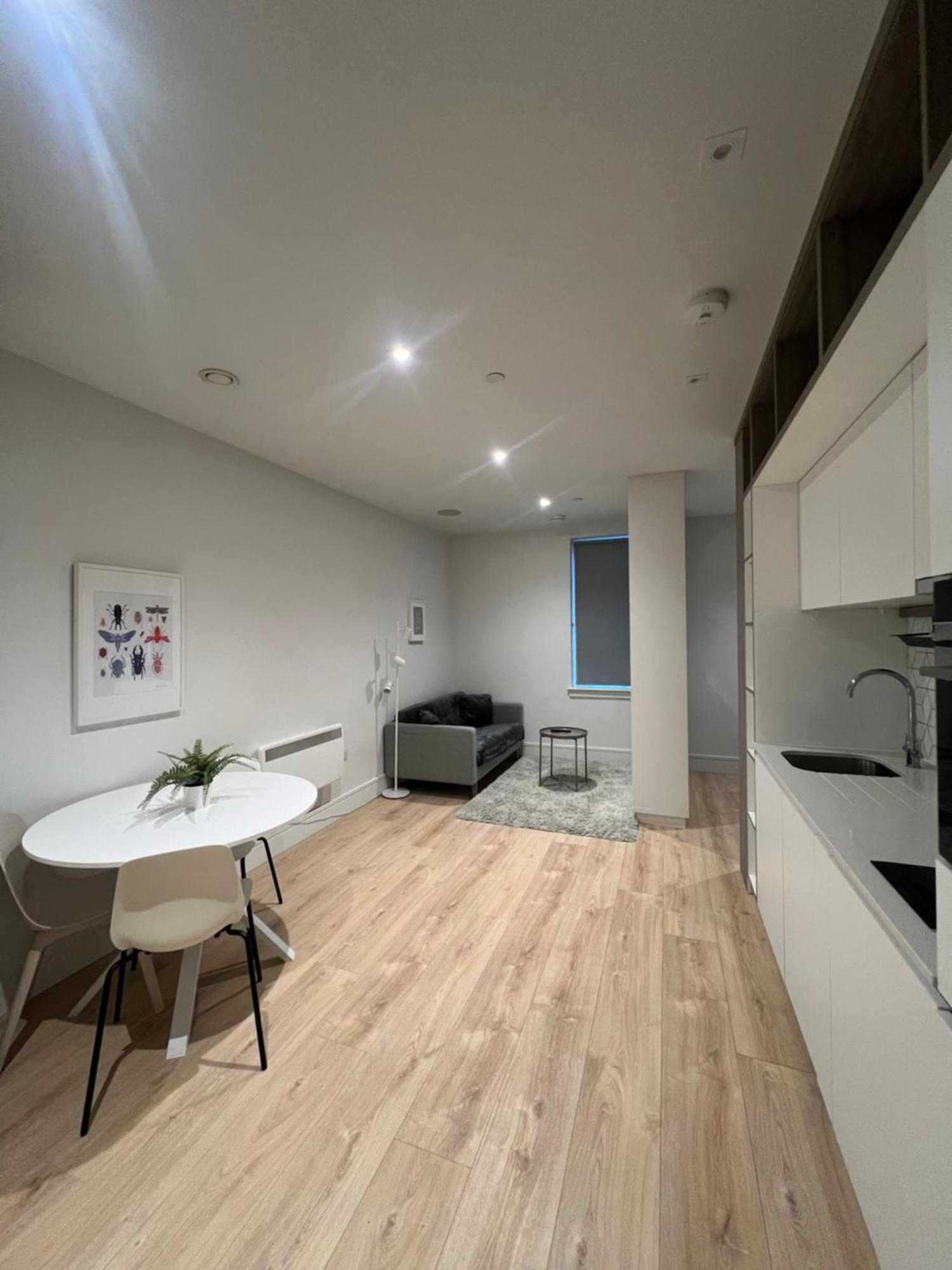 Voyager Haus Apartments, Ev Charging Stations, London Heathrow Airport, Lhr, Terminal 4, Re-energise & Go Apartment Hillingdon