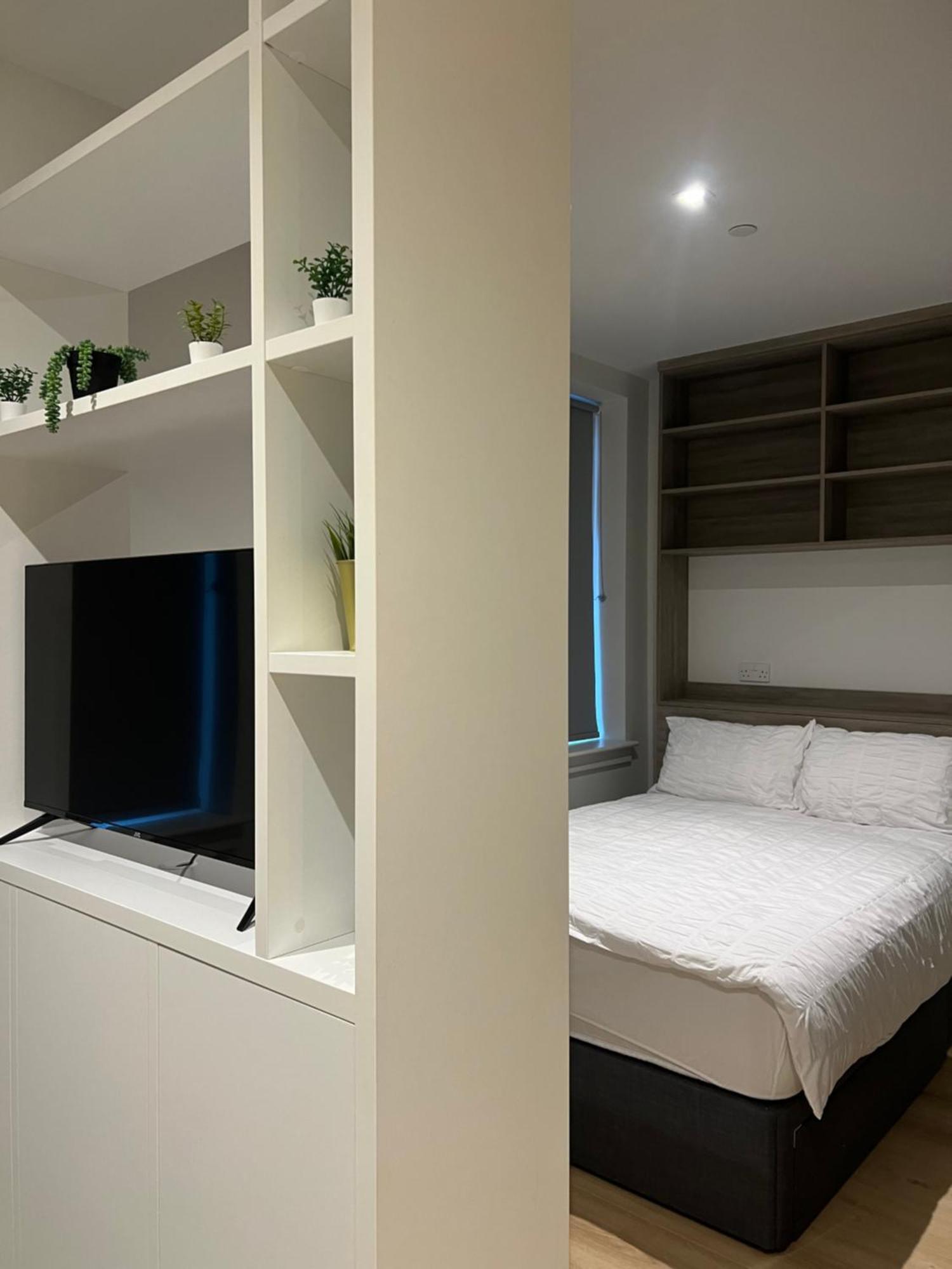 Voyager Haus Apartments, Ev Charging Stations, London Heathrow Airport, Lhr, Terminal 4, Re-energise & Go Apartment