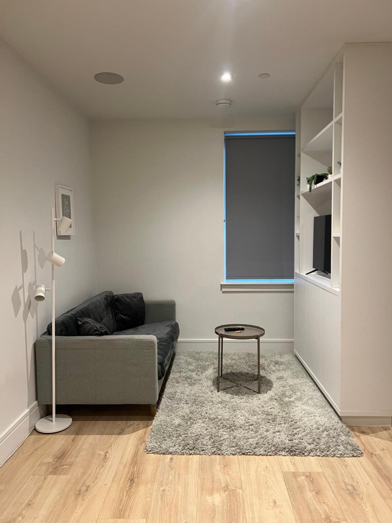 Voyager Haus Apartments, Ev Charging Stations, London Heathrow Airport, Lhr, Terminal 4, Re-energise & Go * Hillingdon