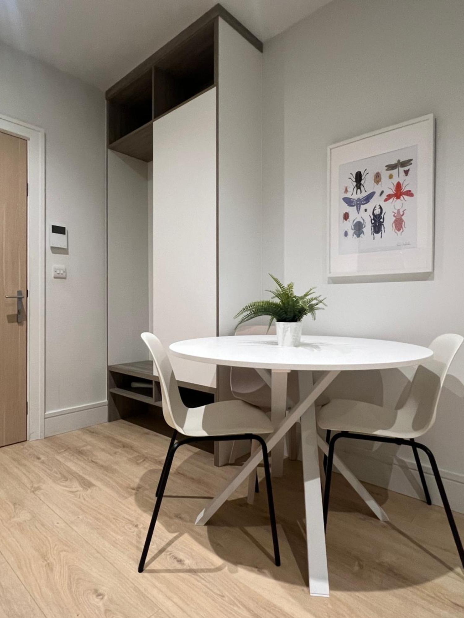 Voyager Haus Apartments, Ev Charging Stations, London Heathrow Airport, Lhr, Terminal 4, Re-energise & Go Apartment