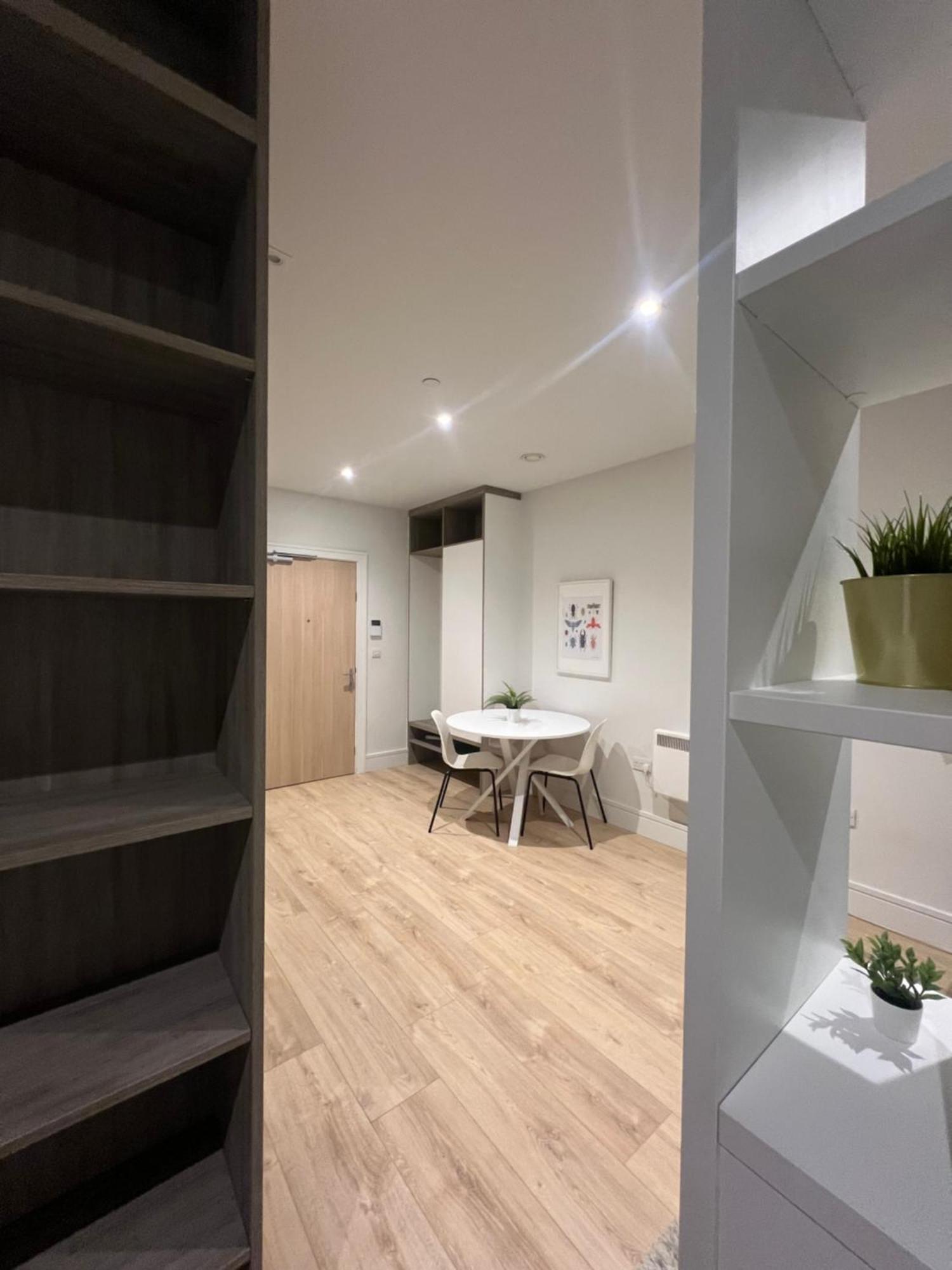 Appartamento Voyager Haus Apartments, Ev Charging Stations, London Heathrow Airport, Lhr, Terminal 4, Re-energise & Go